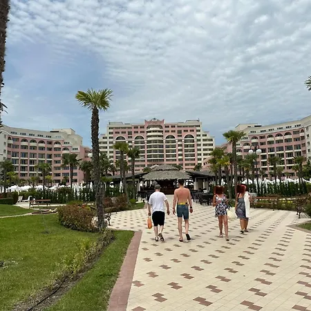 Апартаменты Sunny Majestic Private *